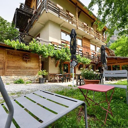 Hotel Restaurant Gites Les 5 Saisons Freissinieres Buitenkant foto