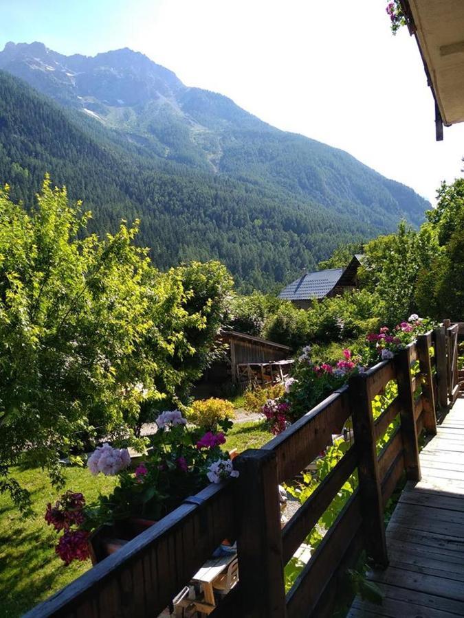 Hotel Restaurant Gites Les 5 Saisons Freissinieres Buitenkant foto