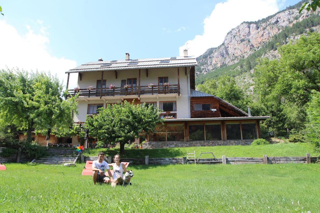 Hotel Restaurant Gites Les 5 Saisons Freissinieres Buitenkant foto