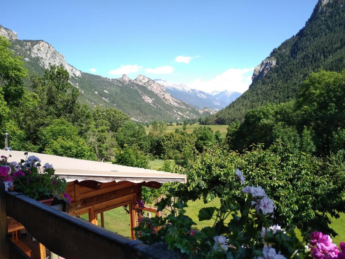 Hotel Restaurant Gites Les 5 Saisons Freissinieres Buitenkant foto