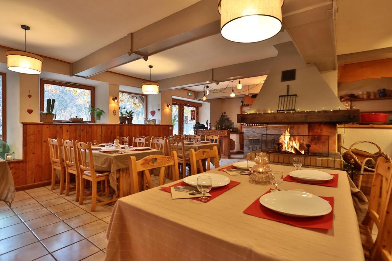 Hotel Restaurant Gites Les 5 Saisons Freissinieres Buitenkant foto
