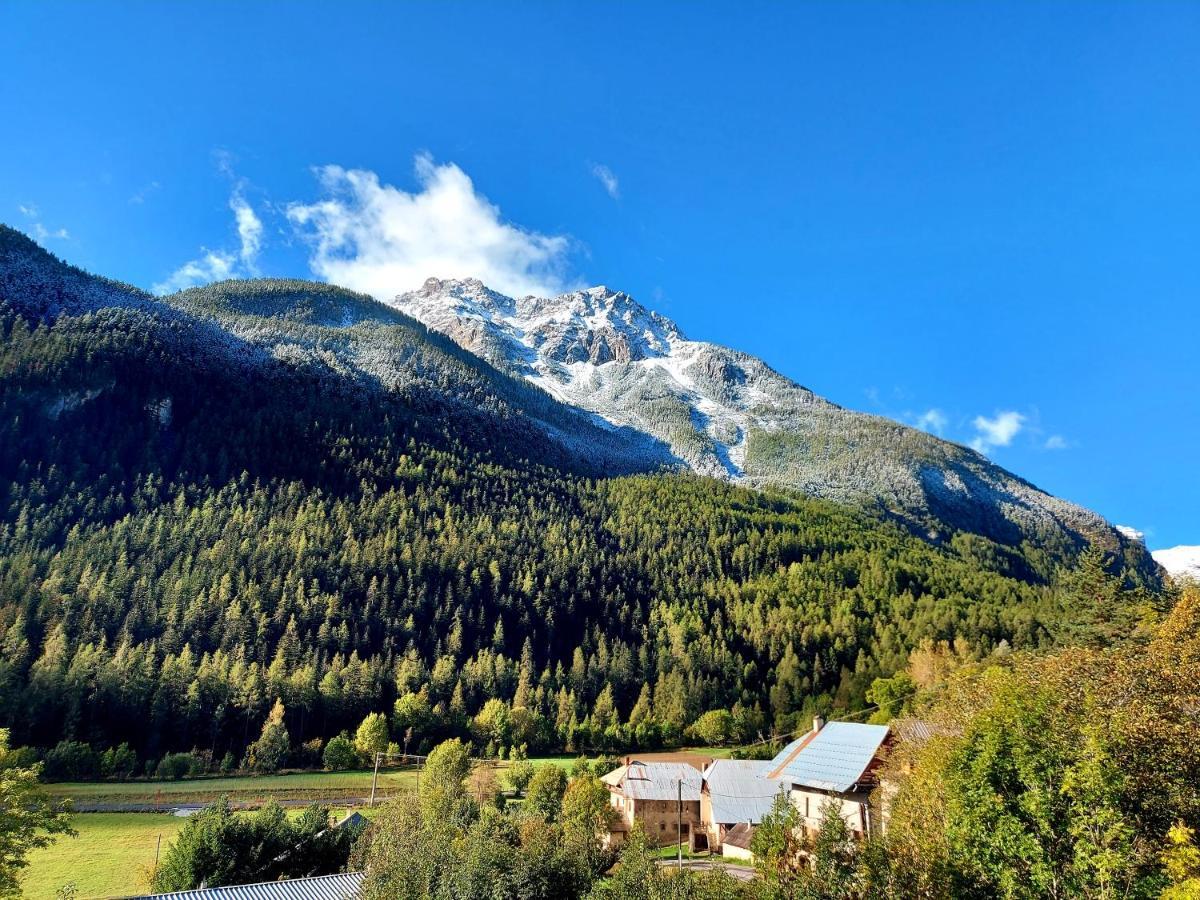 Hotel Restaurant Gites Les 5 Saisons Freissinieres Buitenkant foto