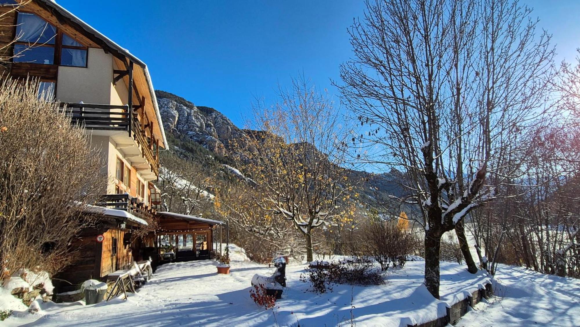 Hotel Restaurant Gites Les 5 Saisons Freissinieres Buitenkant foto
