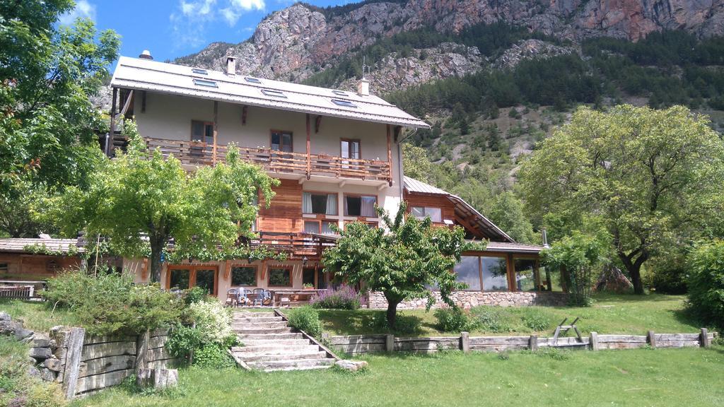 Hotel Restaurant Gites Les 5 Saisons Freissinieres Buitenkant foto