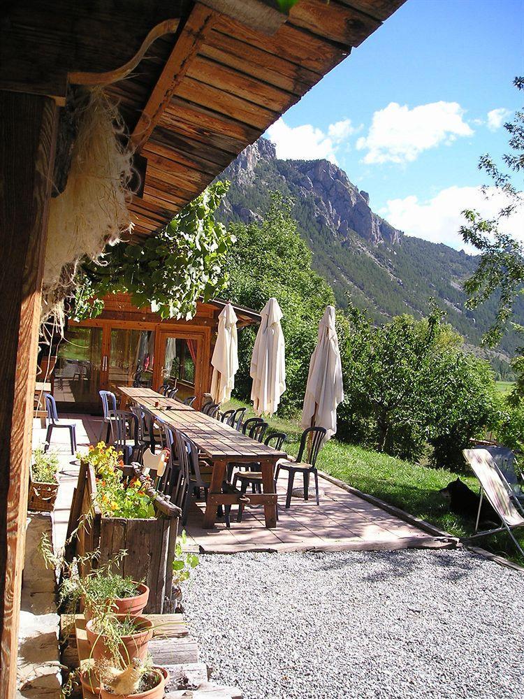 Hotel Restaurant Gites Les 5 Saisons Freissinieres Buitenkant foto