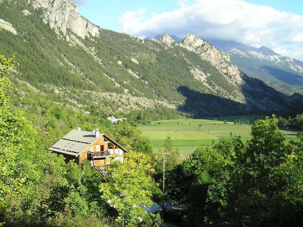 Hotel Restaurant Gites Les 5 Saisons Freissinieres Buitenkant foto