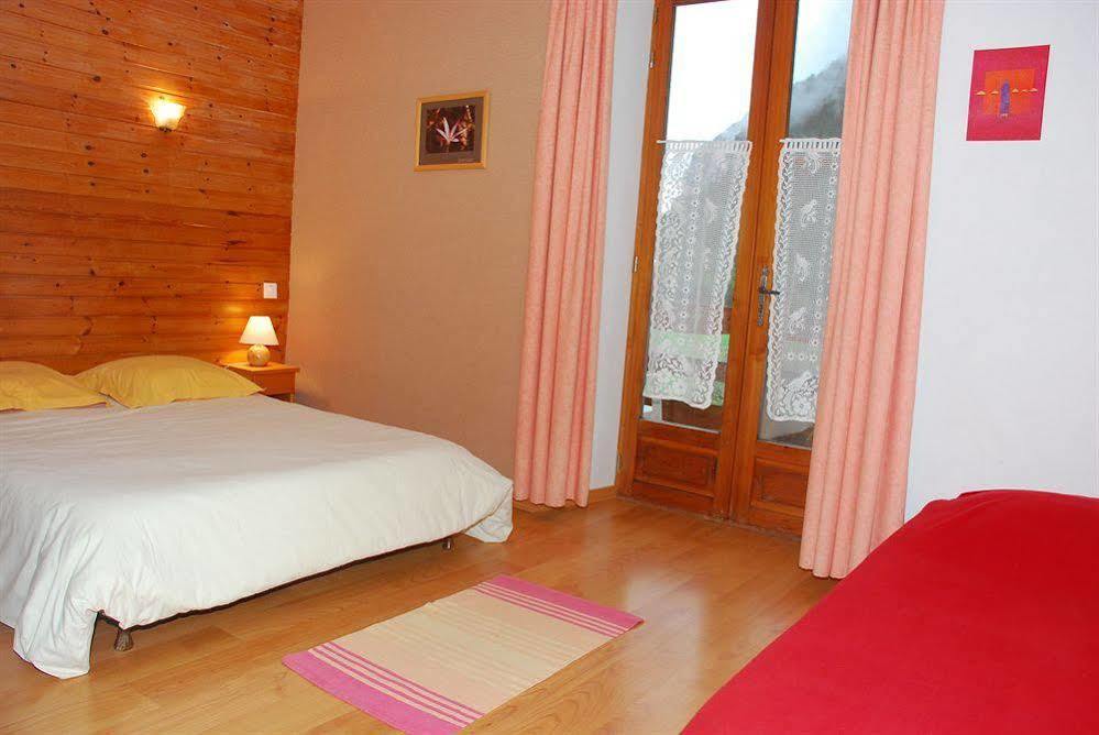 Hotel Restaurant Gites Les 5 Saisons Freissinieres Buitenkant foto